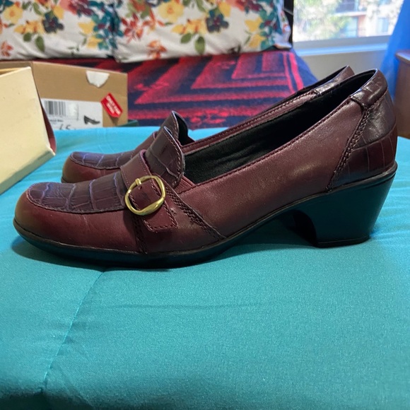 Clarks red heels - Picture 3 of 4